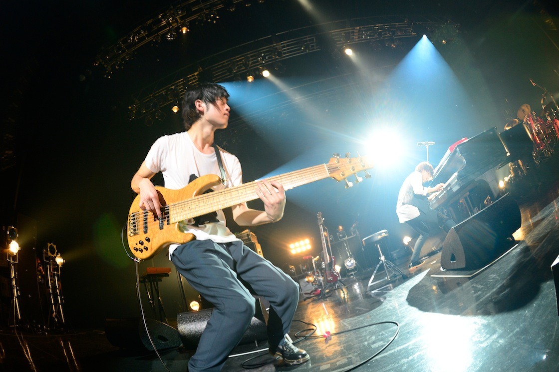 奥野翔太（B, Cho）