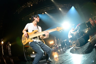 奥野翔太（B, Cho）