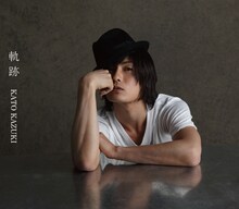 加藤和樹「軌跡」CD盤ジャケット