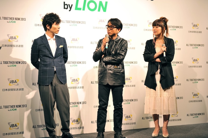 ラジオの魅力について語る星野源、藤井フミヤ、坂本美雨。