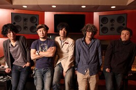 GRAPEVINE、メンバー5人で新作とバンドのスタンス語る