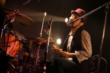 対馬祥太郎（Dr）（撮影：上飯坂一）