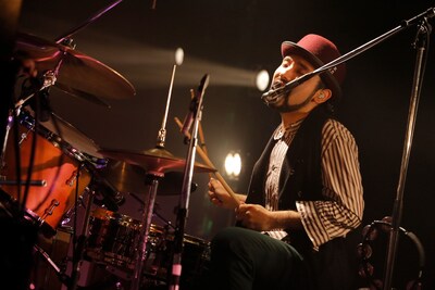 対馬祥太郎（Dr）（撮影：上飯坂一）