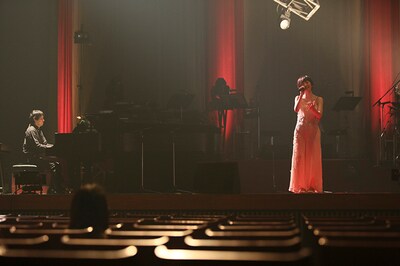 「坂本真綾 LIVE TOUR 2013 "Roots of SSW"」東京・Bunkamura オーチャードホール公演より。