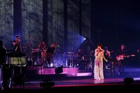 「坂本真綾 LIVE TOUR 2013 "Roots of SSW"」東京・Bunkamura オーチャードホール公演より。