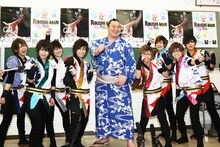 横綱白鵬と風男塾。