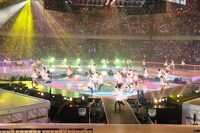 「SKE48」を披露するSKE48。 (C)AKS