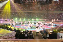 「SKE48」を披露するSKE48。 (C)AKS