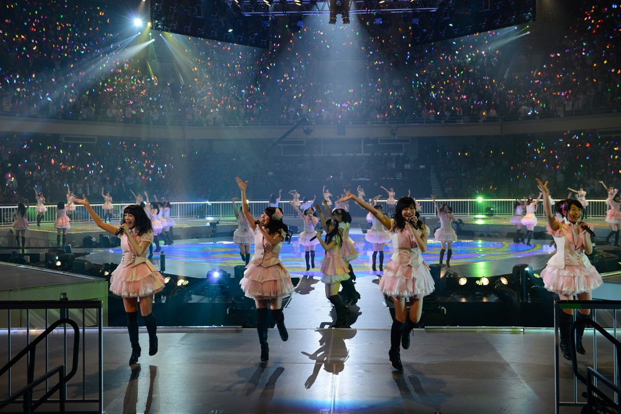 「バンザイVenus」を披露するSKE48。 (C)AKS