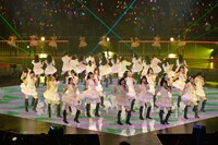 「バンザイVenus」を披露するSKE48。 (C)AKS