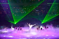 「孤独なバレリーナ」を披露する新チームKII。 (C)AKS