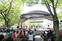 ニッポン放送「ラジオパーク in 日比谷 2013 ～緑と、家族と、音楽と～」での「ももいろクローバーZ ももクロくらぶxoxo」公開収録イベントの様子。