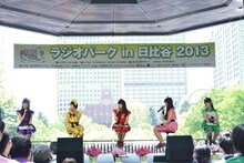 ニッポン放送「ラジオパーク in 日比谷 2013 ～緑と、家族と、音楽と～」での「ももいろクローバーZ ももクロくらぶxoxo」公開収録イベントの様子。