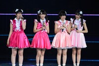 多田愛佳、宮脇咲良、朝長美桜、田島芽瑠（左から） (C)AKS