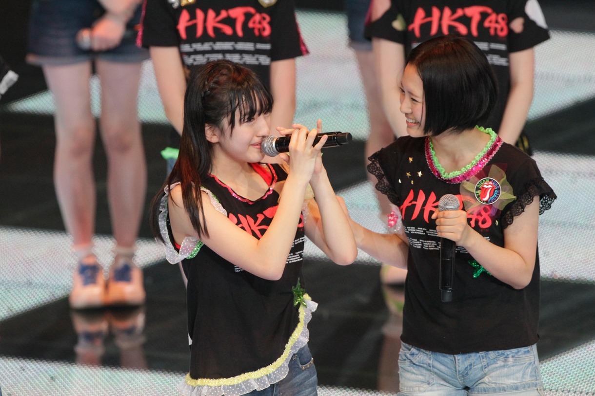 田島芽瑠、兒玉遥（左から）  (C)AKS