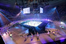 センターステージを用いたNMB48日本武道館公演の様子。 (C)AKS