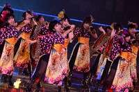 「HA!」を披露するNMB48。 (C)AKS