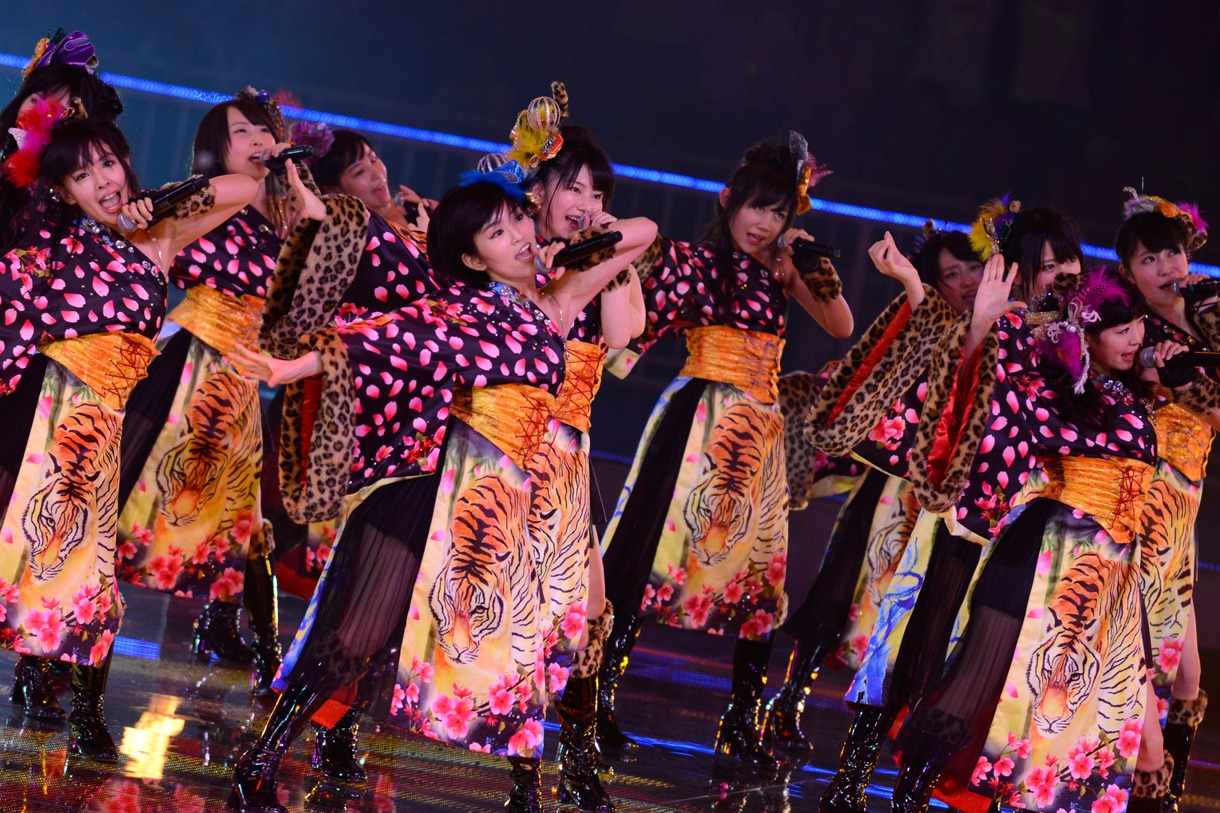 「HA!」を披露するNMB48。 (C)AKS