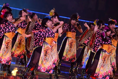 「HA!」を披露するNMB48。 (C)AKS