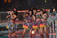 「北川謙二」を披露するNMB48。 (C)AKS
