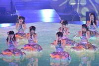「12月31日」を披露するNMB48。 (C)AKS