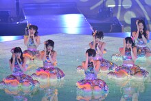 「12月31日」を披露するNMB48。 (C)AKS