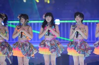 「12月31日」を披露するNMB48。 (C)AKS