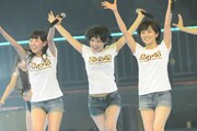「届かなそうで届くもの」を披露するNMB48。 (C)AKS