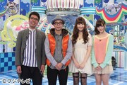 「うまズキッ！」出演者。左から小木博明、矢作兼、小嶋陽菜、白石麻衣。