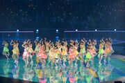 「さよならクロール」を初披露するAKB48。 (C)AKS