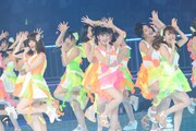 「さよならクロール」を初披露するAKB48。 (C)AKS