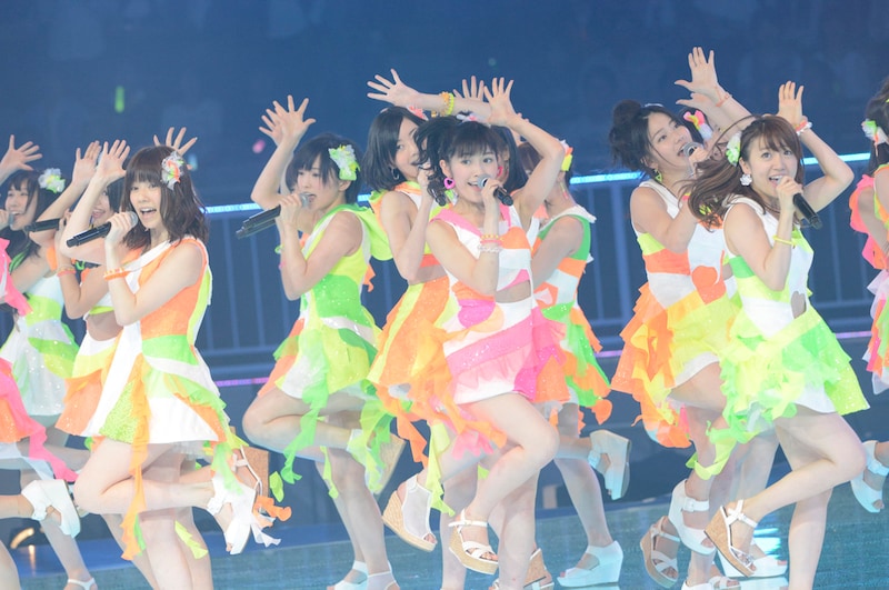 「さよならクロール」を初披露するAKB48。 (C)AKS