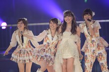 梅田彩佳、大島優子、河西智美、宮澤佐江（左から） (C)AKS