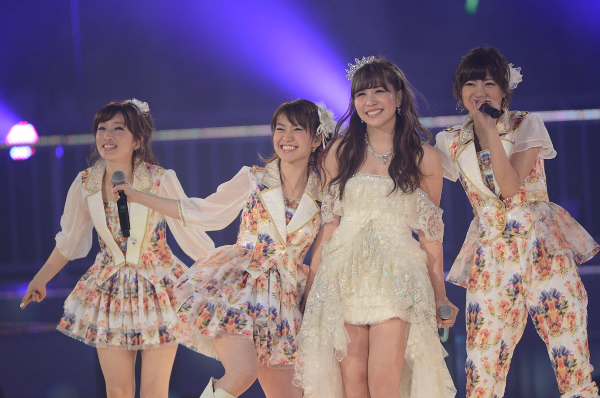 梅田彩佳、大島優子、河西智美、宮澤佐江（左から） (C)AKS