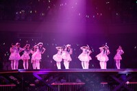 「お願いヴァレンティヌ」を披露するNMB48。 (C)AKS