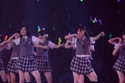 「絶滅黒髪少女」を披露するSKE48。 (C)AKS
