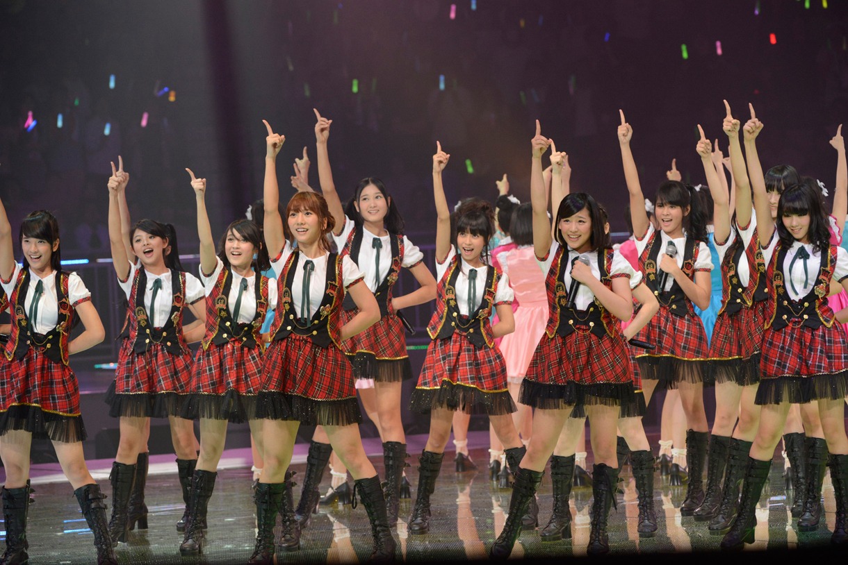 「少女たちよ」を披露するJKT48。 (C)AKS