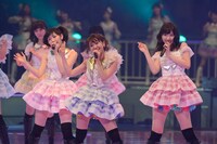 渡辺麻友、大島優子、柏木由紀（左から） (C)AKS