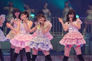 渡辺麻友、大島優子、柏木由紀(左から) (C)AKS