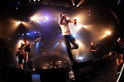「MONSTER ENERGY OUTBURN TOUR 2013」でのSiM。