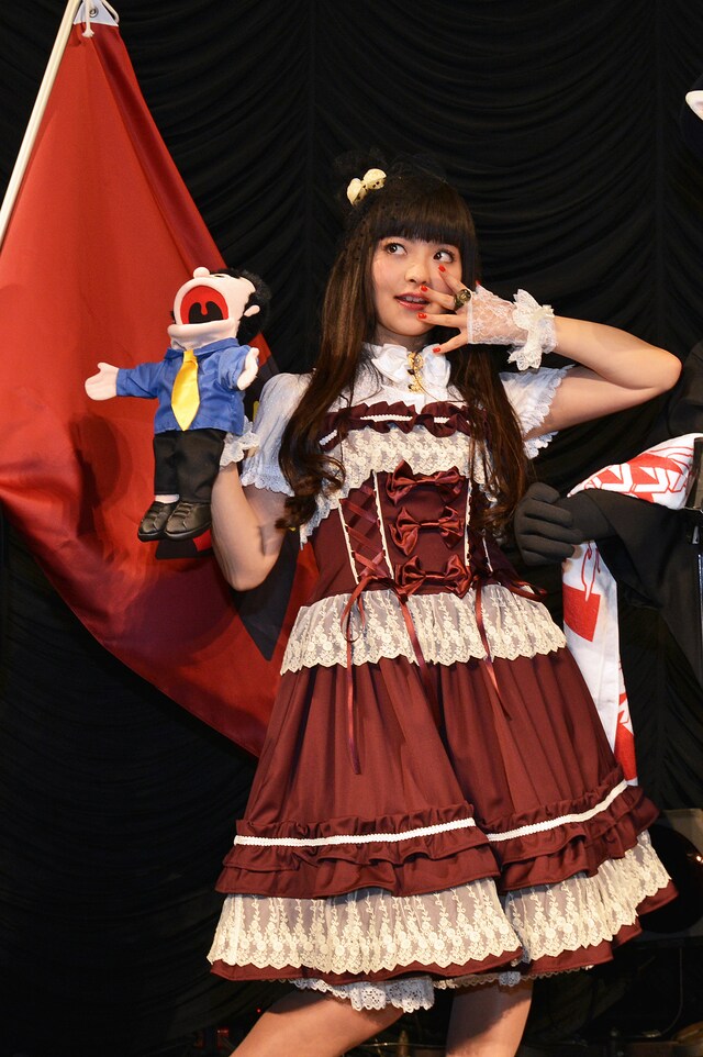 上坂すみれ「決起集会 vol.2 ～大正一〇二年度御挨拶～」の様子。