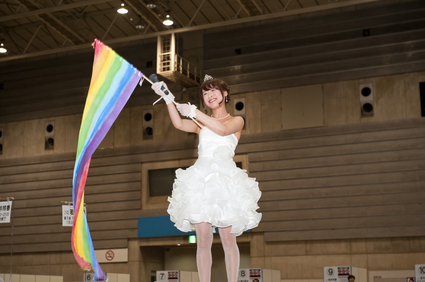 「いつか私が、この虹みたいに白から生まれ変わって、キラキラ輝いて皆さんの前に立ちたい」と語った安藤美雲。