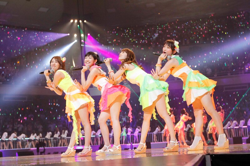 「AKBフェスティバル」のステージの様子。（C）AKS