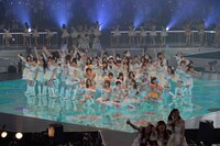 「真夏のSounds good!」のステージの様子。（C）AKS