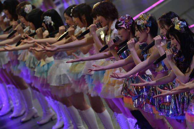 「掌が語ること」のステージの様子。（C)AKS