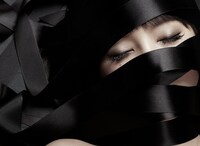 中川翔子「続 混沌」に封入されるブックレット写真。