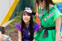 高城れにと有安杏果（写真左から）。