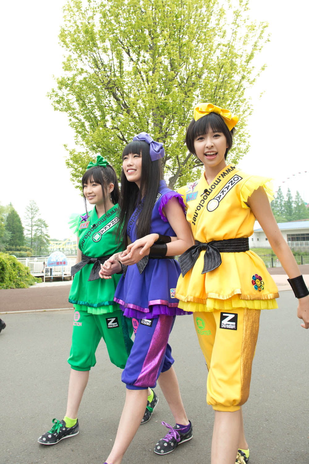 園内を闊歩する3人。