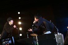 山田将司（THE BACK HORN）と鈴木圭介（フラワーカンパニーズ）。