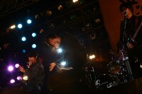 「深夜高速」の怒髪天バージョンを増子直純を迎えてカバーするフラワーカンパニーズ。